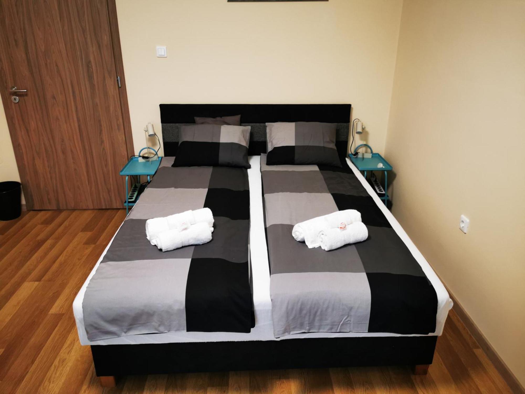 Central Park Apartman Сексард Экстерьер фото